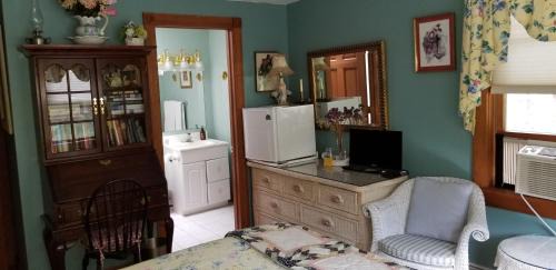 Lenox Bed & Breakfast | Eastgate Inn B&B