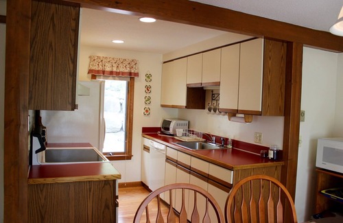 Grantham Condo | Eastman Condo with exceptional water views!