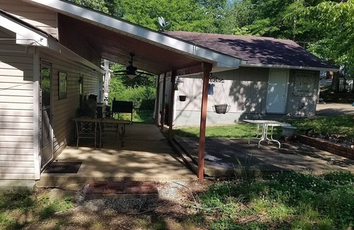 Iuka Cabin | Eastport Escape, Pickwick Lake At Bear Creek Is a 4br, 2Ba cabin that sleeps 10