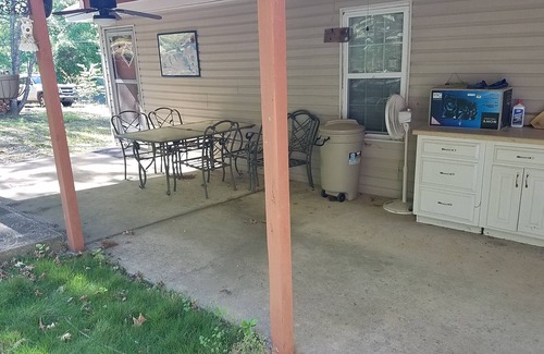 Iuka Cabin | Eastport Escape, Pickwick Lake At Bear Creek Is a 4br, 2Ba cabin that sleeps 10
