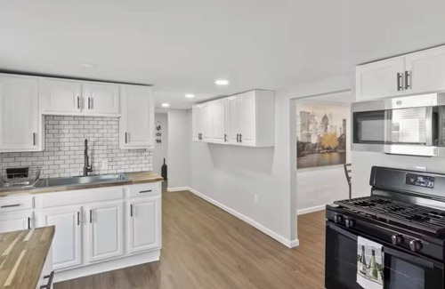 Ionia House | Eastside Cozy Getaway in East Rochester