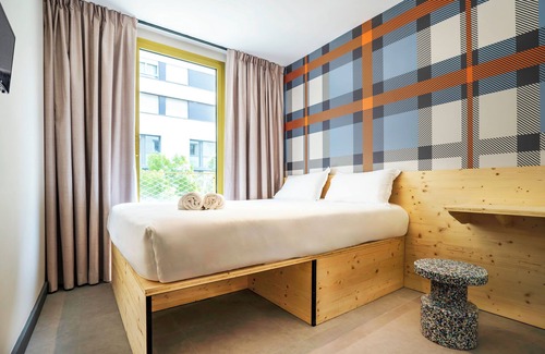 La Villette Hotel | easyHotel Marseille Euromed
