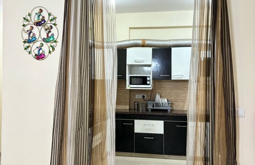 Gomti Nagar Apartment | Easytrip-nSwimming poolside living