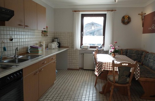 Traitsching Apartment | Ebenerdige Ferienwohnung mit Terrasse für bis zu 4 Personen