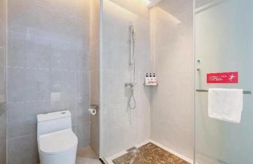 Gangbei District Hotel | Echarm Hotel Guigang High-speed Railway Station Wuyue Plaza