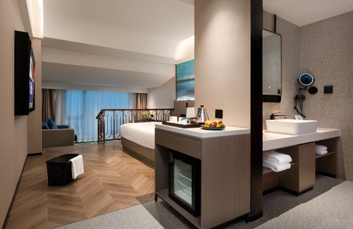 Panyu Hotel | Echarm PLUS International Hotel Zhujiang New Town Wuyangcun Metro Station - Free Deliver Service to Canton Fair Complex During Canton Fair Period