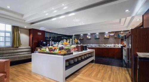 Optics Valley Hotel | Echeng Hotel Wuhan Optics Valley Square Yangjiawan Metro Station