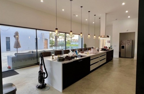 Inch Marlowe House | Echo Beach - A Modern Beach House On The Beach Five Minutes From The Airport