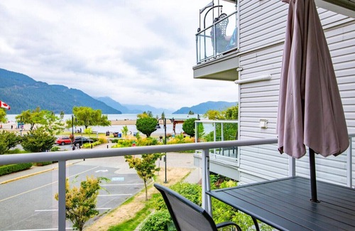 Harrison Hot Springs Apartment | Echo Beach 2 Bed Lake View and Walkable to Beach