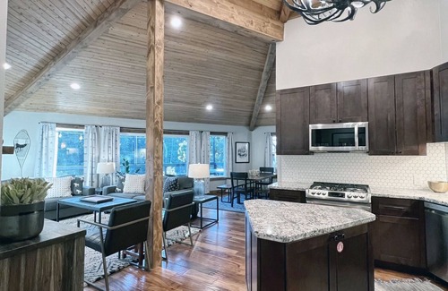 South Shore Cabin | Echo Summit Cabin: Family Friendly - Modern - Hot Tub - River - Fire Pit!