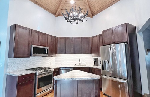 South Shore Cabin | Echo Summit Cabin: Family Friendly - Modern - Hot Tub - River - Fire Pit!
