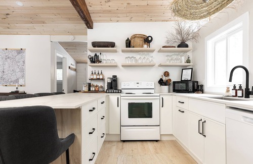 Algonquin Highlands Cottage | Echos Edge Lakeside Cottage - Cozy Seculded Retreat 3 Bedroom 1 Bathroom