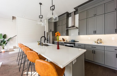 Eastwood Apartment | Eclectic E Nash Townhome Close to Broadway!