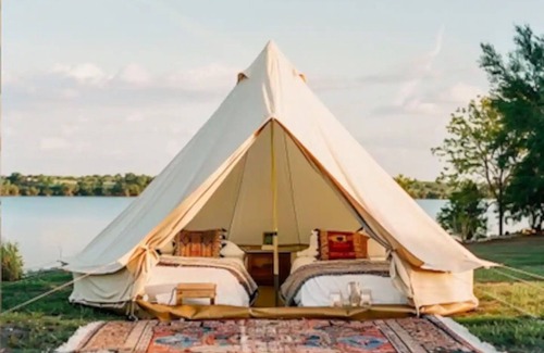 Leon Junction Apartment | [Eclipse Amenities Included] Food, Live Music, Activities - Glamping Tent 2