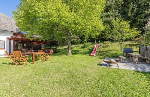 Prevalje Apartment | Eco farm Mikl Pine Tree Apartment, Slovenj Gradec, Slovenia