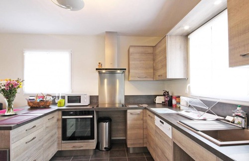 Saint-Martin-d'Ecublei Cottage | Eco-friendly, Wheelchair Accessible Home with Garden and Modern Amenities Near Scenic Forest