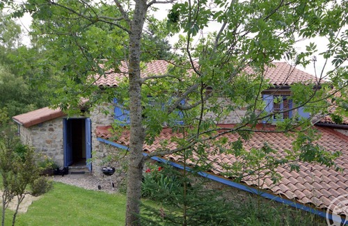 Chalmazel-Jeansagniere Cottage | Eco-Friendly Cottage 10 min from Skiing with Wi-Fi in Peaceful Setting