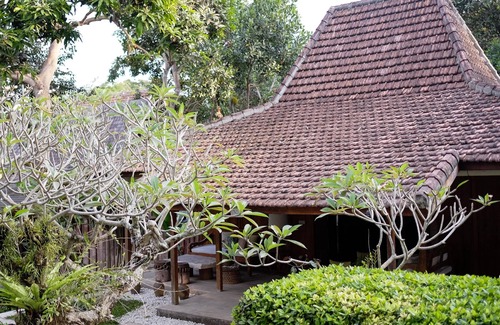 Babakan Cottage | Eco-Friendly Joglo House Canggu Resort