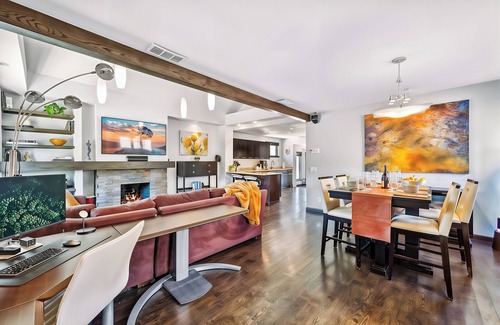 Speer House | Eco-Friendly, Modern Smart Home - Surround Sound - Chef's Kitchen - Fast WiFi