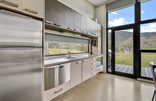 Crackenback Ski Chalet | Ecocrackenback 7 'Sustainable chalet close to the slopes.'