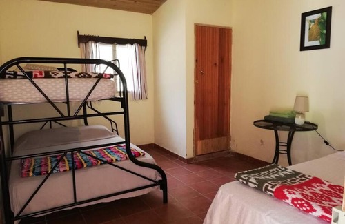 Gracias House | Ecolodge Guancascos, cabaña para 16 personas al pie del PN Celaque