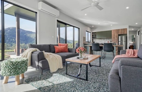 Barrengarry Villa | EcoLuxe Villa on 146 acres in Kangaroo Valley - breathtaking views,wild swimming