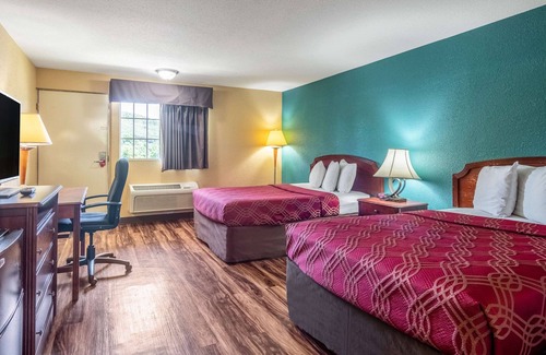 Derrick City Hotel | Econo Lodge Bradford