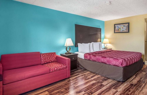 Derrick City Hotel | Econo Lodge Bradford