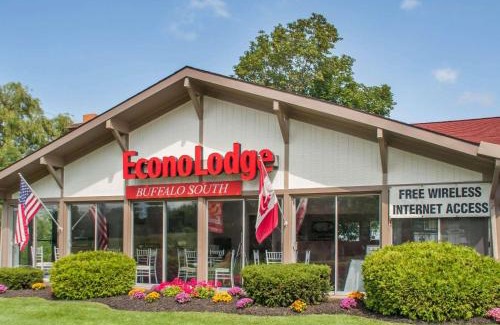 Blasdell Cabin | Econo Lodge Buffalo South