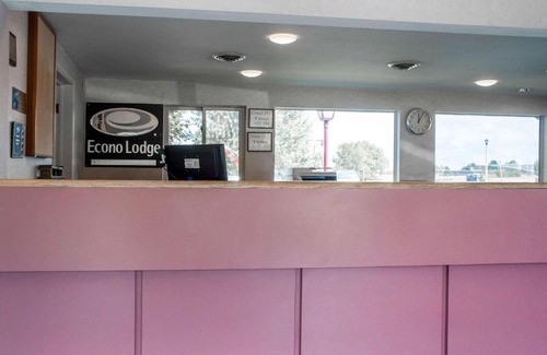 Blasdell Cabin | Econo Lodge Buffalo South