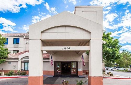 Aurora Cabin | Econo Lodge Denver International Airport