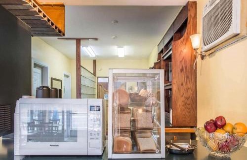 Downtown Ottawa Cabin | Econo Lodge Downtown