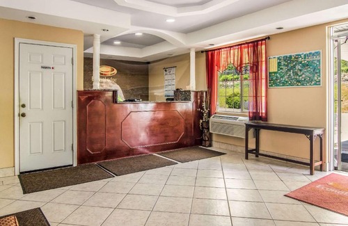 Derrick City Hotel | Econo Lodge Hotel Bradford