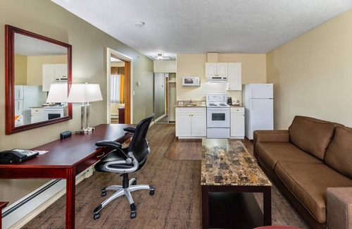 High Level Hotel | Econo Lodge Inn & Suites