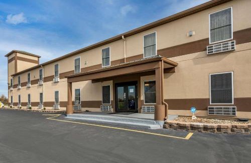Mitchell Hotel | Econo Lodge Inn & Suites