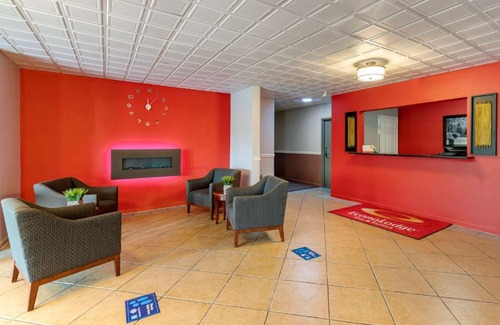 Mitchell Hotel | Econo Lodge Inn & Suites