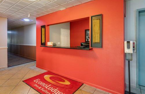 Mitchell Hotel | Econo Lodge Inn & Suites