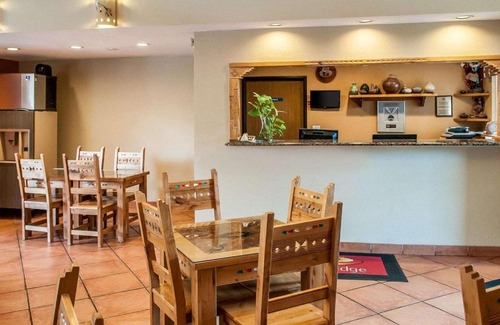 Southside Hotel | Econo Lodge Inn & Suites