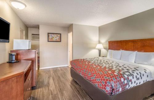 Yreka Hotel | Econo Lodge Inn & Suites