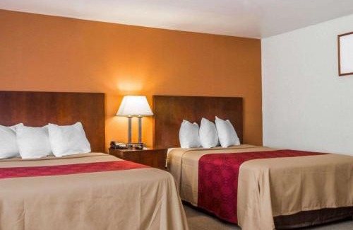 West Ossipee Cabin | Econo Lodge Lakes Region