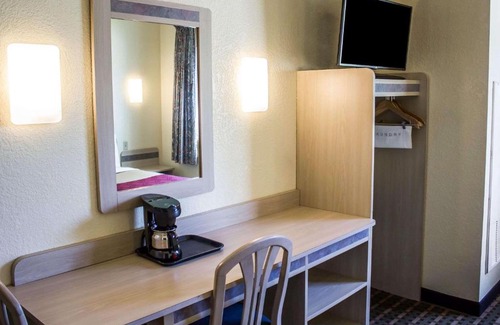 Meadville Cabin | Econo Lodge Meadville