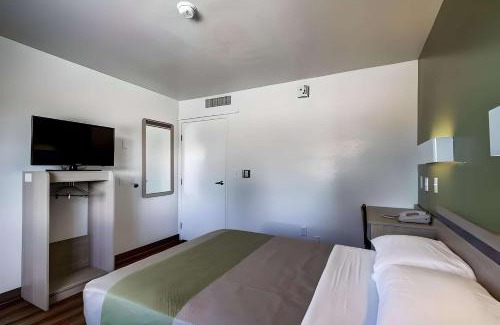 Midvale Cabin | Econo Lodge Midvale