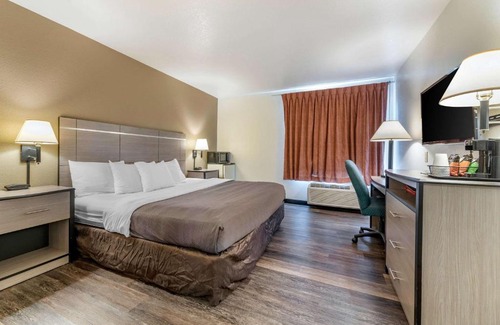Pueblo Cabin | Econo Lodge Pueblo North
