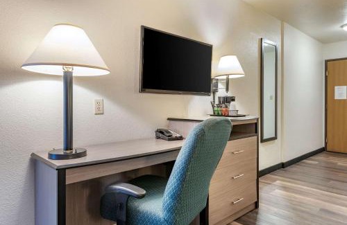 Pueblo Cabin | Econo Lodge Pueblo North