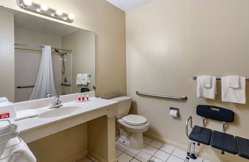 Mitchell Hotel | Econo Lodge & Suites Granite City