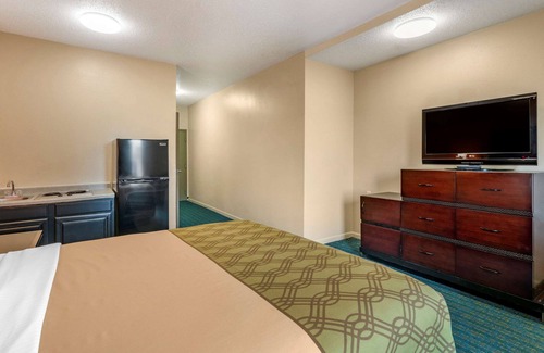 Mitchell Hotel | Econo Lodge & Suites Granite City