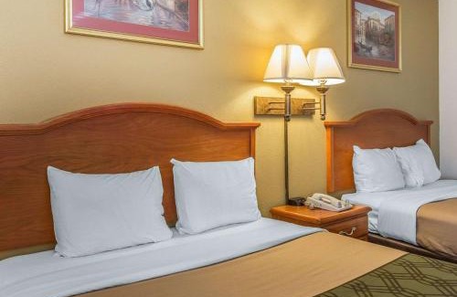 Brunswick Cabin | Econo Lodge