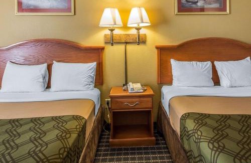 Brunswick Cabin | Econo Lodge
