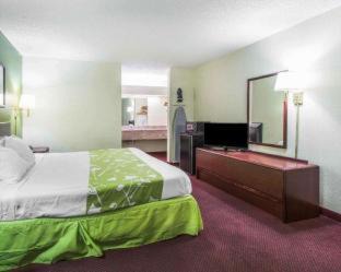 Dothan Cabin | Econo Lodge