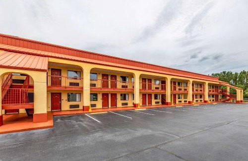 Kingsland Cabin | Econo Lodge